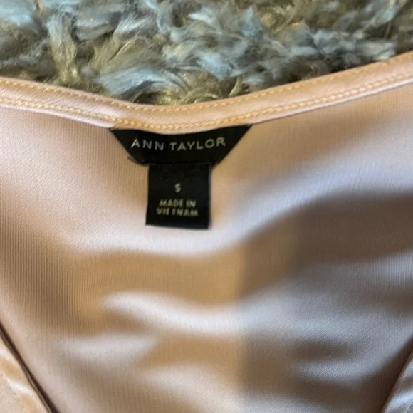 Ann Taylor peach Puff Sleeve Blouse - Picture 2 of 7
